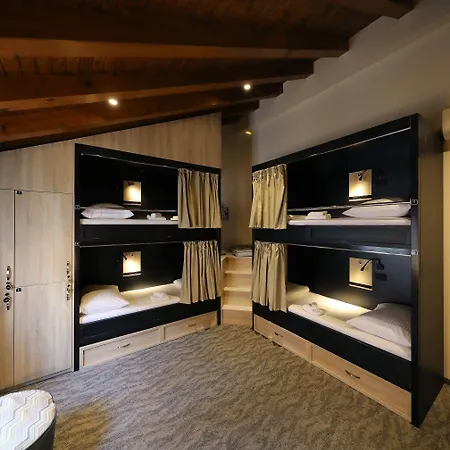 다운타운 부티크 호스텔 *