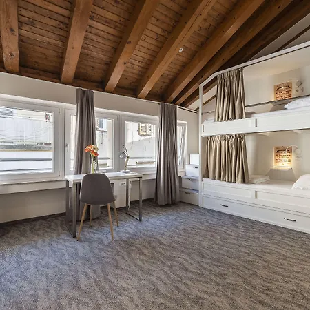 다운타운 부티크 *