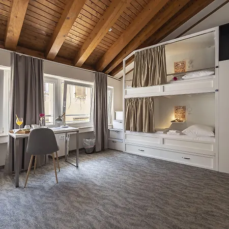 Downtown Boutique * Zara