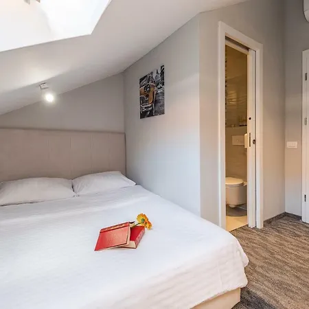 Downtown Boutique Hostel *